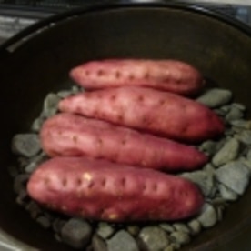休日は のんびり 鉄鍋で 石焼き芋 レシピ 作り方 By みつやん0211 楽天レシピ 休日は のんびり 鉄鍋で 石焼き芋 レシピ 作り方 By みつやん0211 楽天レシピ